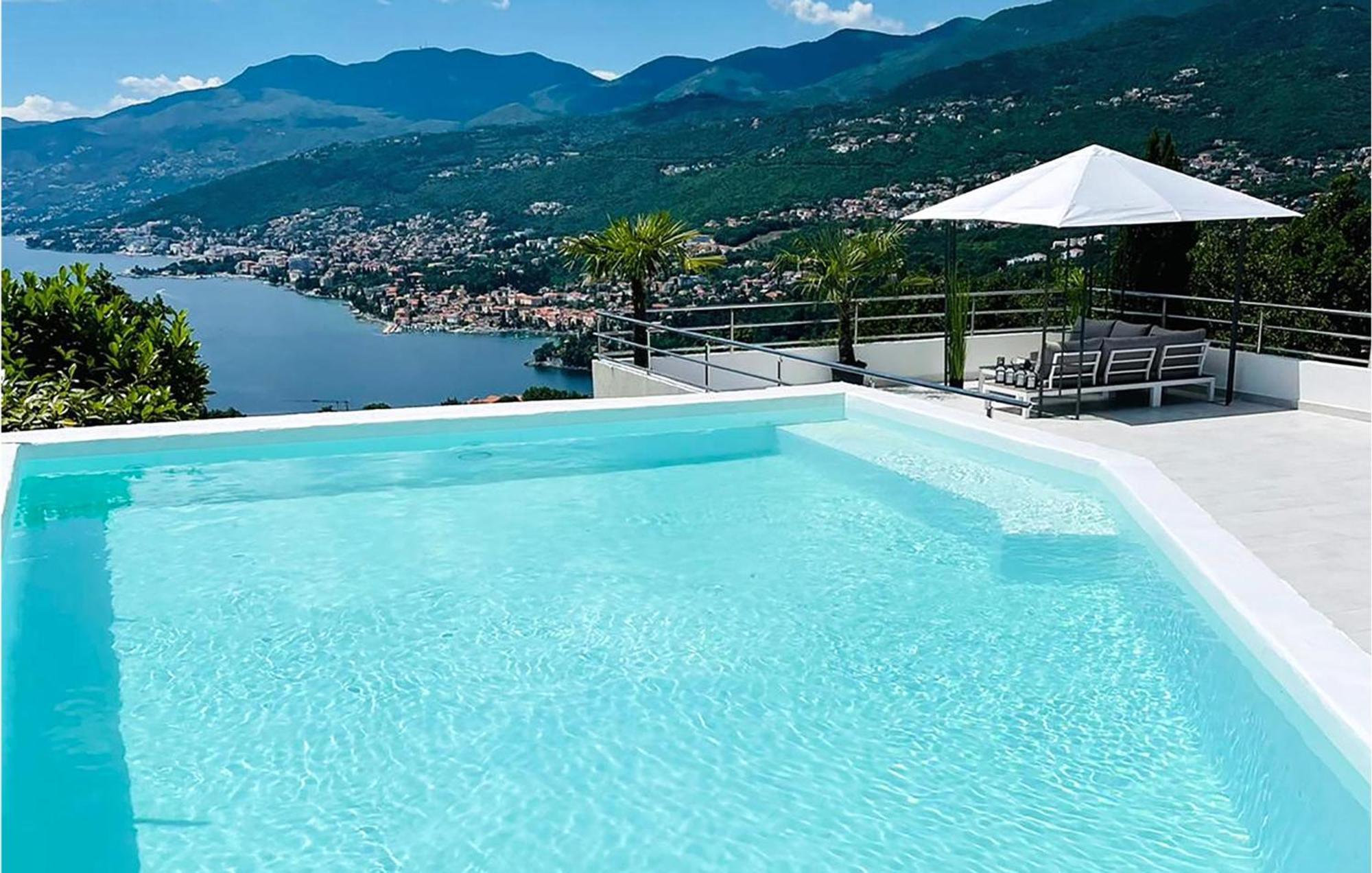 Beautiful apartment in Rijeka w/ Outdoor swimming pool, WiFi&2 Bedrooms Buitenkant foto