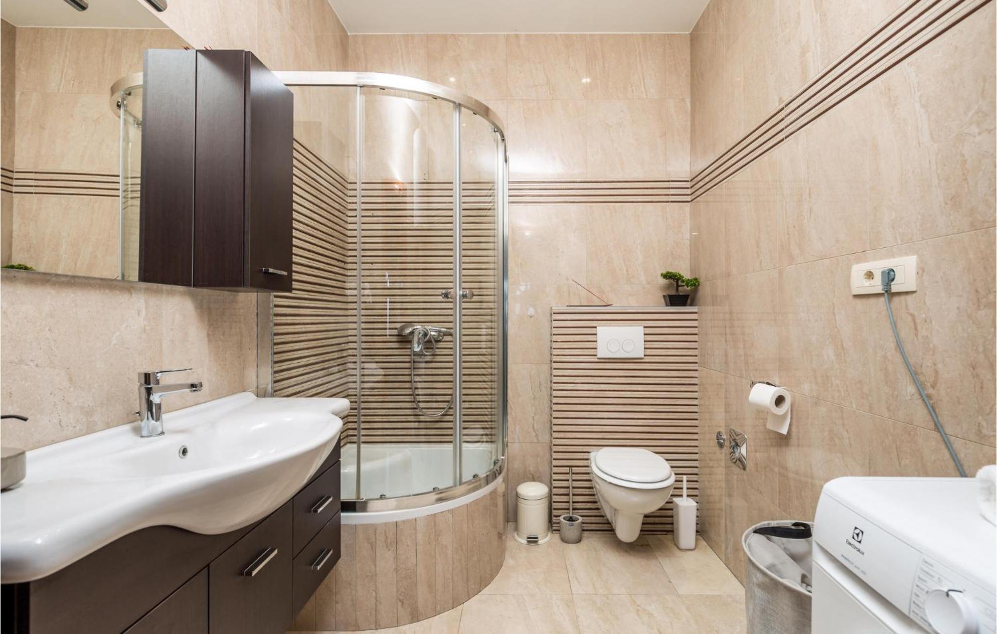Beautiful apartment in Rijeka w/ Outdoor swimming pool, WiFi&2 Bedrooms Buitenkant foto