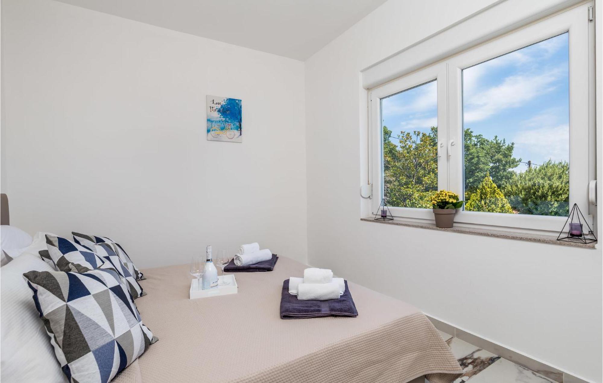 Beautiful apartment in Rijeka w/ Outdoor swimming pool, WiFi&2 Bedrooms Buitenkant foto