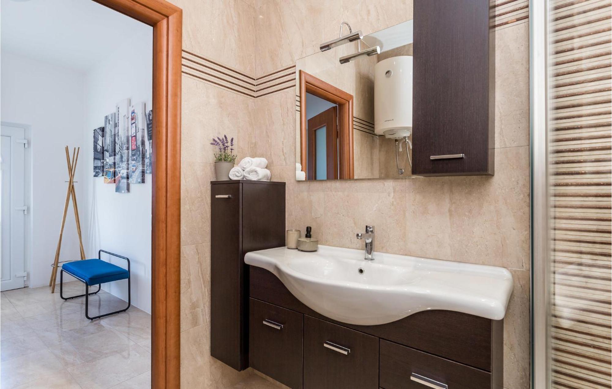 Beautiful apartment in Rijeka w/ Outdoor swimming pool, WiFi&2 Bedrooms Buitenkant foto