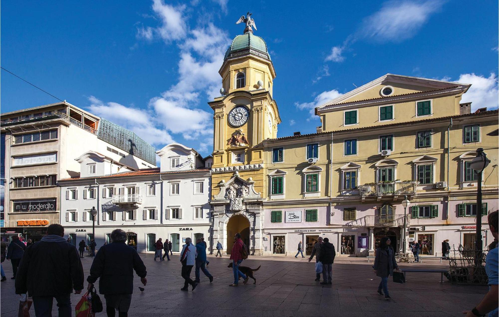 Beautiful apartment in Rijeka w/ Outdoor swimming pool, WiFi&2 Bedrooms Buitenkant foto