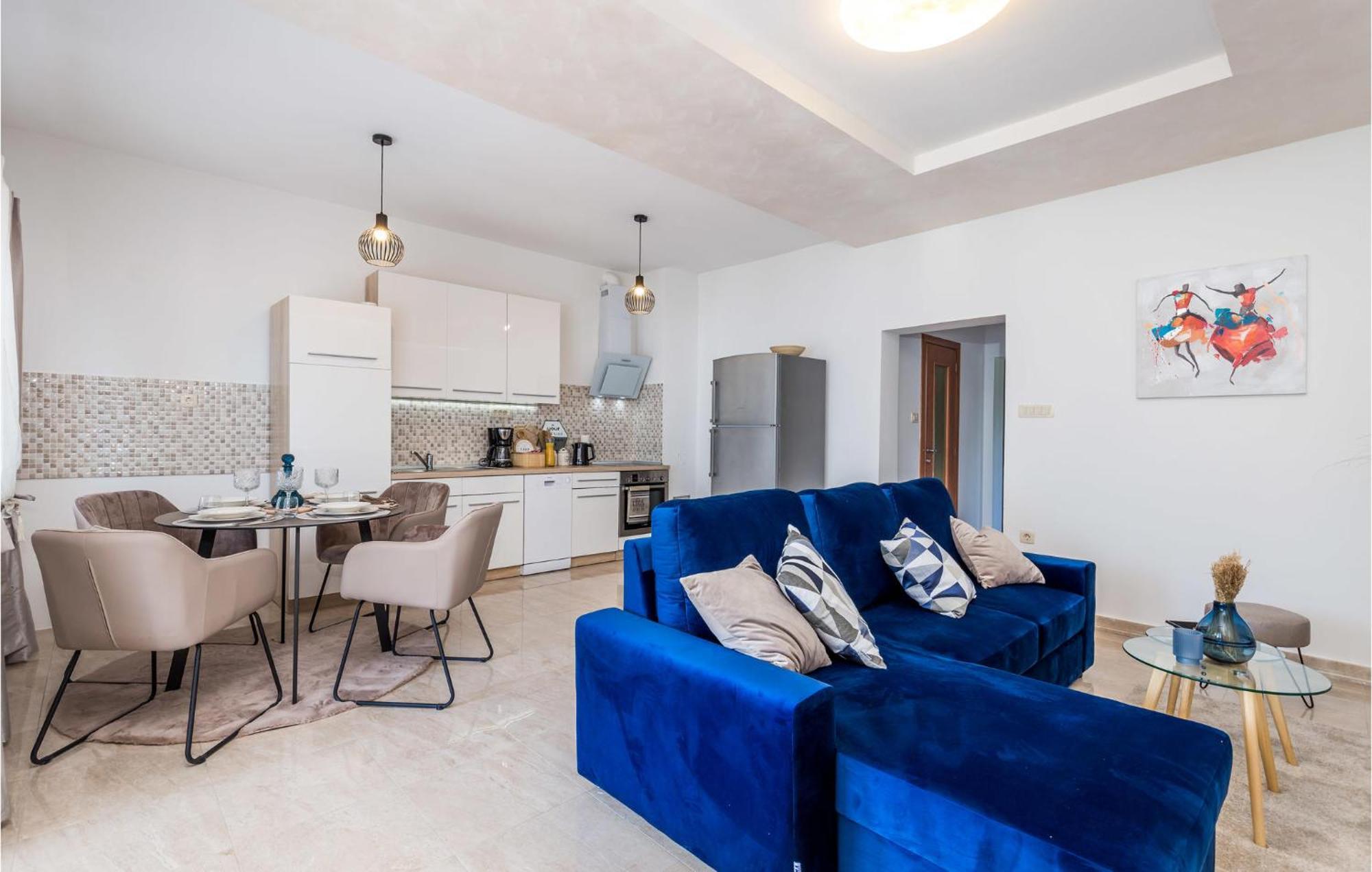 Beautiful apartment in Rijeka w/ Outdoor swimming pool, WiFi&2 Bedrooms Buitenkant foto