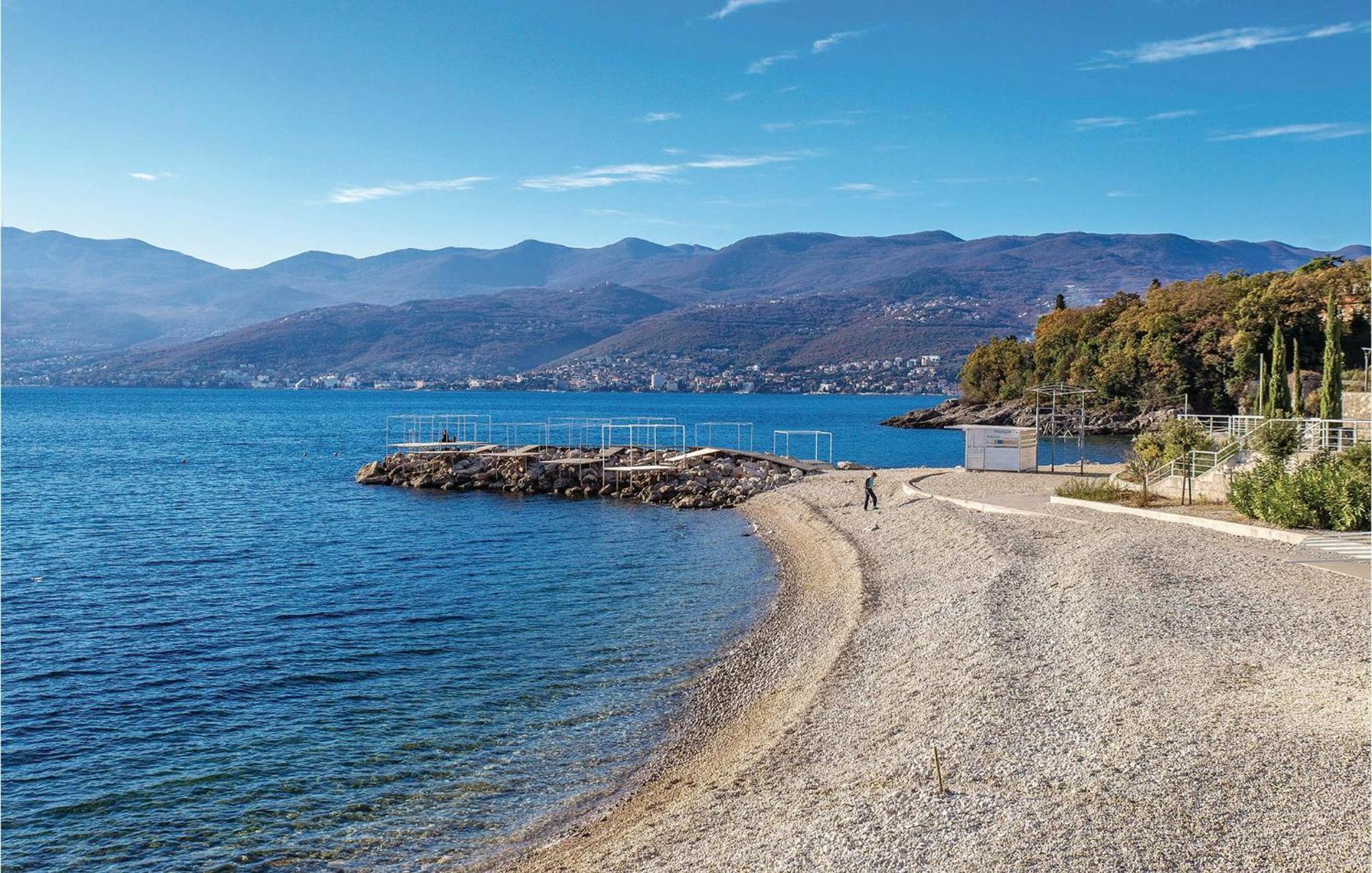 Beautiful apartment in Rijeka w/ Outdoor swimming pool, WiFi&2 Bedrooms Buitenkant foto